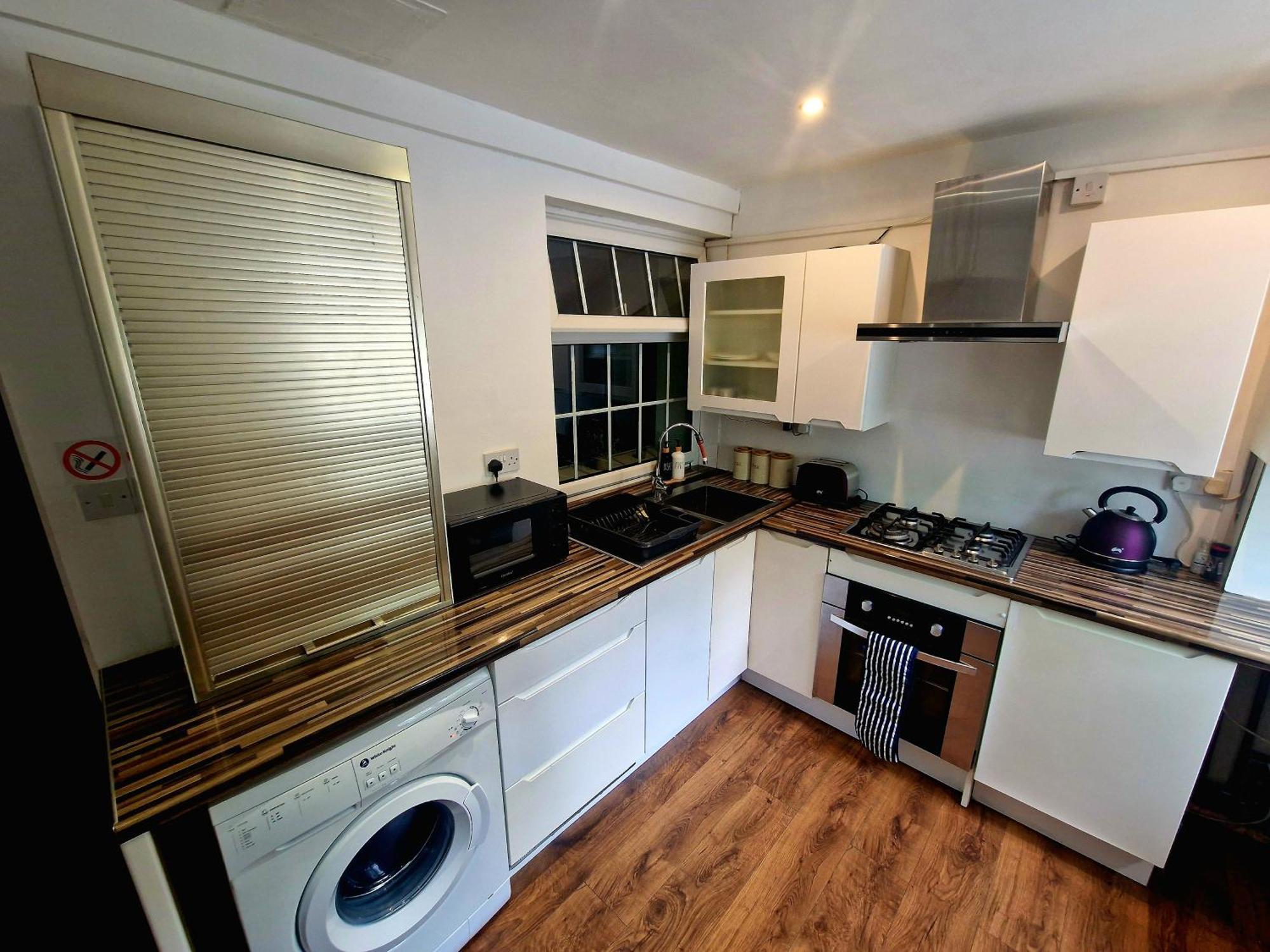 שיפלי Private Courtyard Apartment In Bradford With Parking מראה חיצוני תמונה
