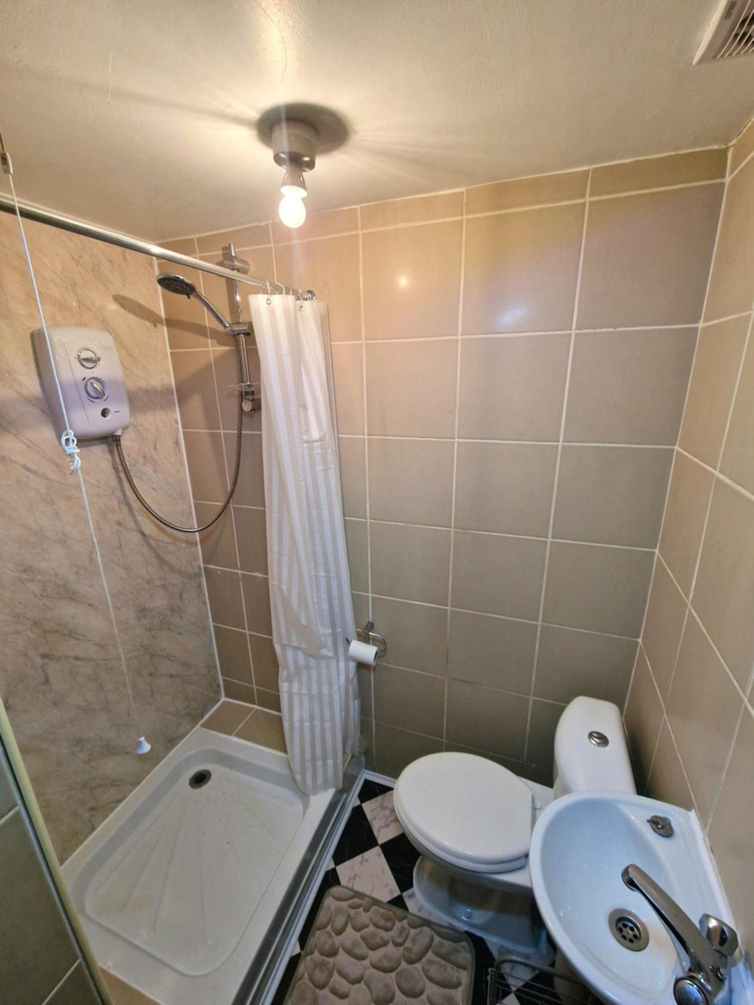 שיפלי Private Courtyard Apartment In Bradford With Parking מראה חיצוני תמונה