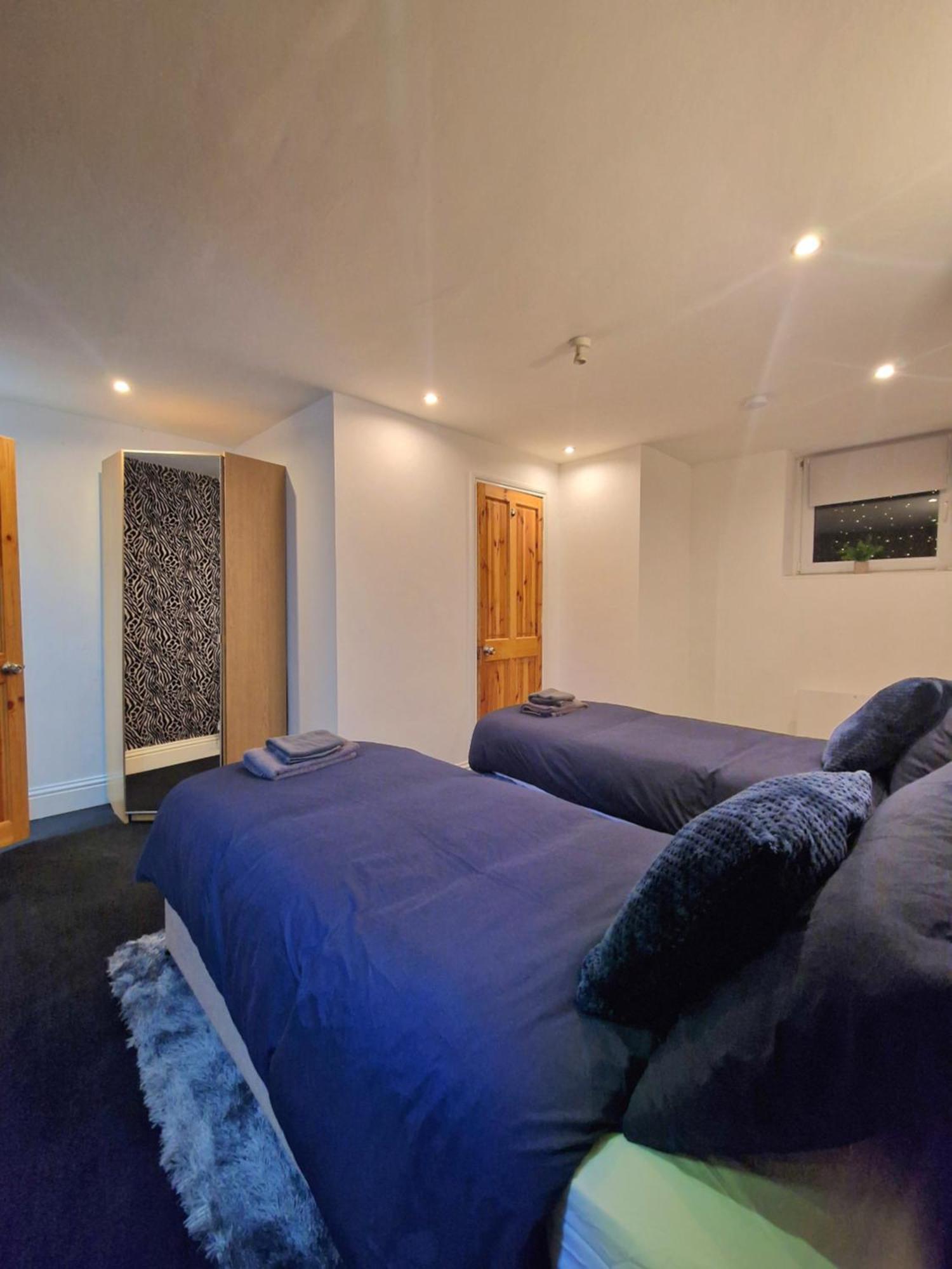 שיפלי Private Courtyard Apartment In Bradford With Parking מראה חיצוני תמונה