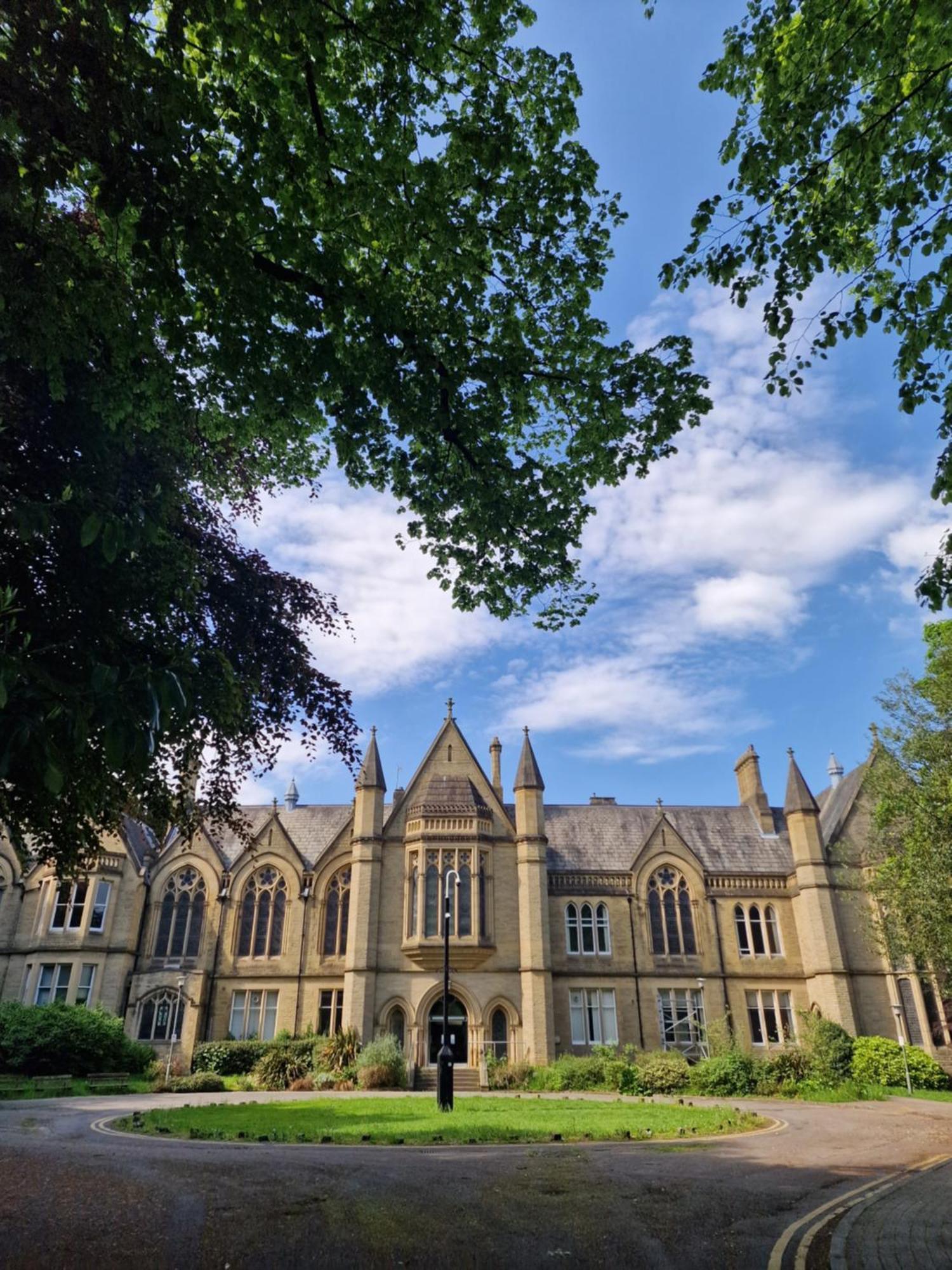שיפלי Private Courtyard Apartment In Bradford With Parking מראה חיצוני תמונה